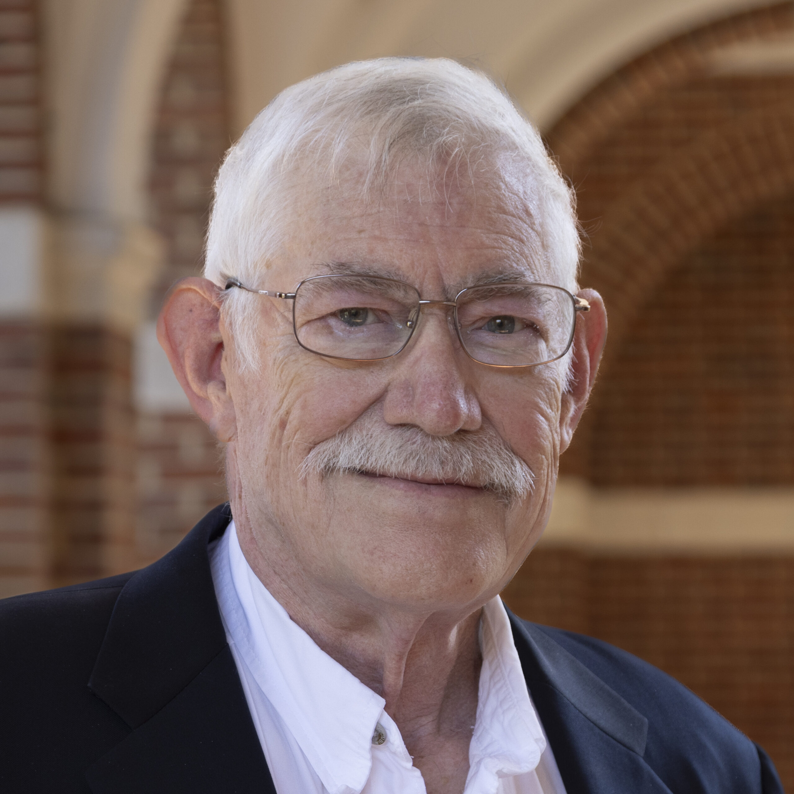 Headshot of Russell Taylor.