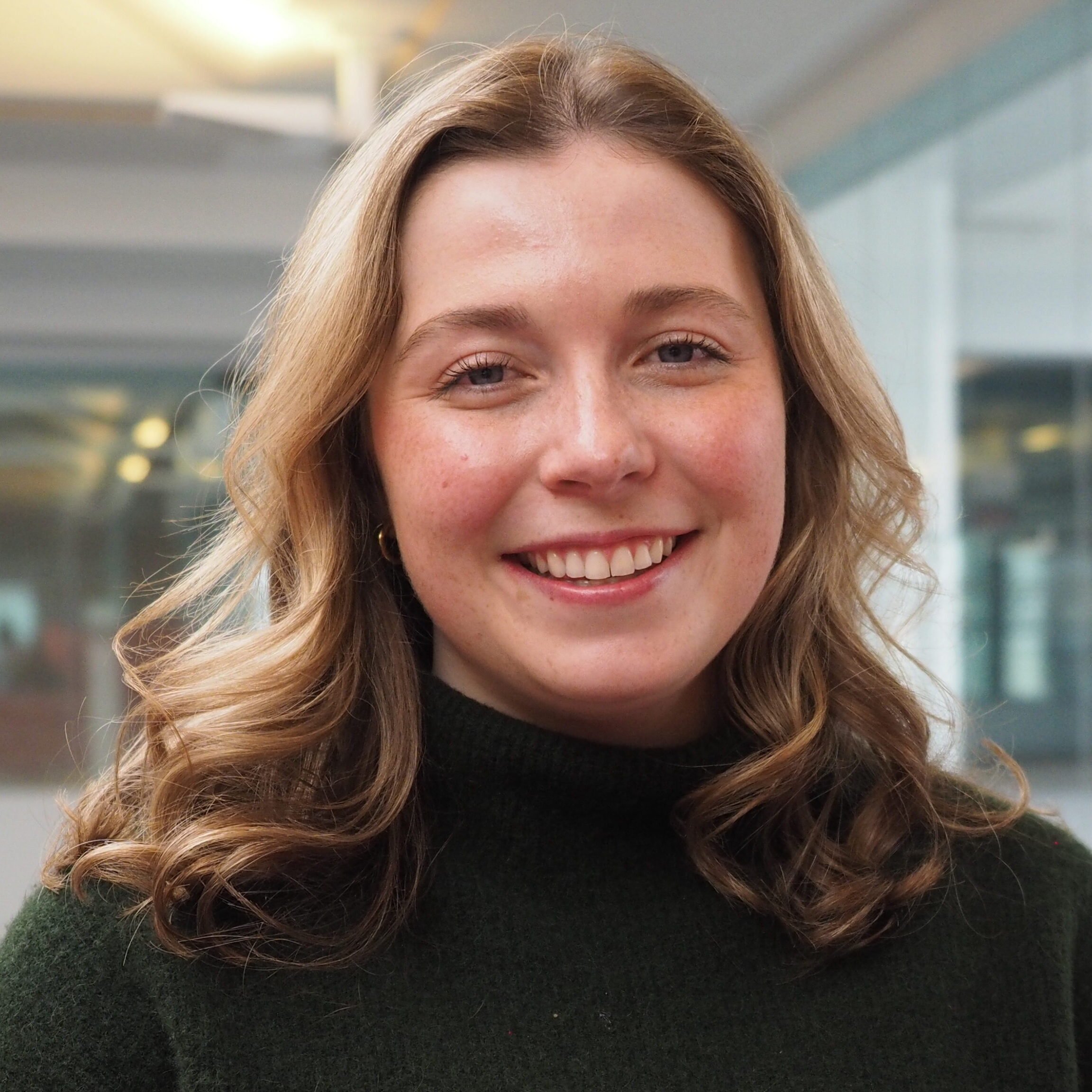 Headshot of Laura Connolly.